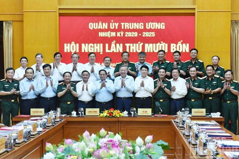 Tổng Bí thư Tô Lâm, Chủ tịch nước Lương Cường, Thủ tướng Chính phủ Phạm Minh Chính với các đại biểu dự hội nghị.