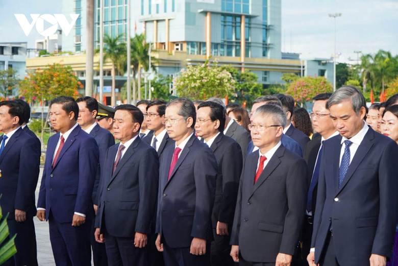 Lễ công bố các Nghị quyết, Quyết định của Trung ương và địa phương về sáp nhập đơn vị hành chính cấp tỉnh, cấp xã, kết thúc hoạt động đơn vị hành chính cấp huyện, thành lập tổ chức đảng, chỉ định cấp uỷ, HĐND, UBND, Ủy ban Mặt trận Tổ quốc Việt Nam thành phố, xã, phường, đặc khu thành phố Đà Nẵng (mới) sau khi hợp nhất với tỉnh Quảng Nam được tổ chức tại Nhà hát Trưng Vương. Ủy viên Bộ Chính trị, Thường trực Ban Bí thư Trung ương Đảng Trần Cẩm Tú dự lễ kỷ niệm tại Nhà hát Trưng Vương