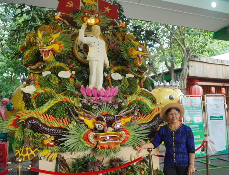 Năm nay, đa số các tác giả đều chọn hình ảnh Bác Hồ làm chủ đạo cho tác phẩm của mình.