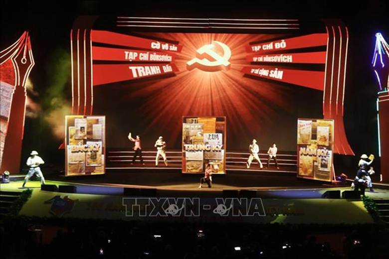 Chương trình văn nghệ chào mừng Lễ kỷ niệm. Ảnh: Minh Quyết/TTXVN