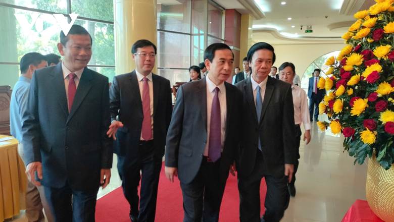 Cùng với cả nước, tại thành phố Mỹ Tho (Tiền Giang) đã diễn ra Lễ công bố các Nghị quyết, Quyết định của Trung ương và của tỉnh về sáp nhập đơn vị hành chính cấp tỉnh, cấp xã, kết thúc hoạt động đơn vị hành chính cấp huyện, thành lập tổ chức Đảng, chỉ định Cấp ủy, HĐND, UBND và Ủy ban MTTQ 2 cấp của tỉnh Đồng Tháp. Dự hội nghị có Đại tướng Phan Văn Giang, ủy viên Bộ Chính trị, Bộ trưởng Bộ Quốc phòng.