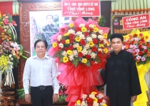 Lãnh đạo Tỉnh ủy, HĐND, UBND, Ủy ban MTTQ Việt Nam tỉnh Vĩnh Long chúc mừng Đại lễ Khai sáng đạo Phật giáo Hòa Hảo