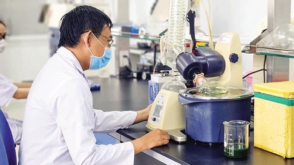 Hoạt động nghiên cứu khoa học tại Trung tâm Ứng dụng tiến bộ khoa học và công nghệ Cần Thơ.