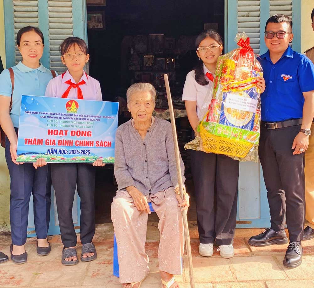 Giáo dục đội viên qua hoạt động ý nghĩa.