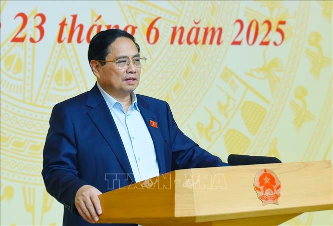 Thủ tướng Phạm Minh Chính chủ trì Hội nghị tổng kết đợt cao điểm đấu tranh ngăn chặn buôn lậu, gian lận thương mại, hàng giả. Ảnh: Dương Giang/ TTXVN