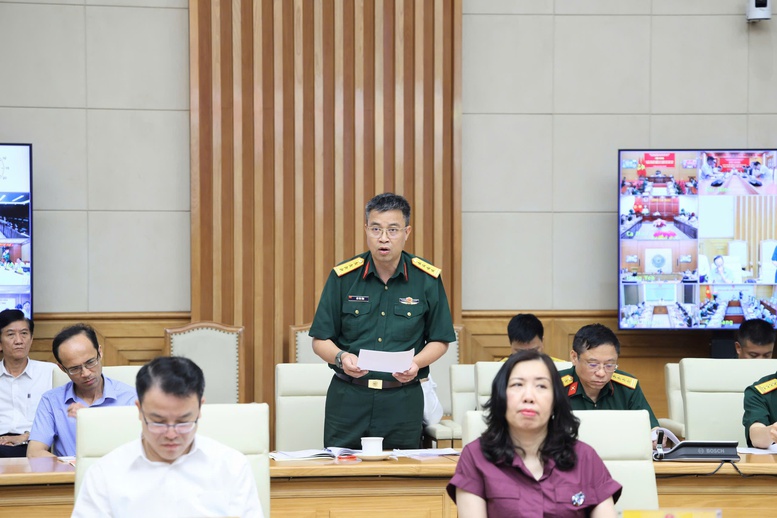 Đại tá Bùi Yên Tĩnh, Phó Cục trưởng Cục Tác chiến (Bộ Tổng Tham mưu Quân đội nhân dân Việt Nam) thông tin tại Hội nghị. Ảnh: VGP/Thu Giang

