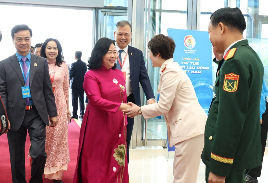 Bà Bùi Thị Minh Hoài - Ủy viên Bộ Chính trị, Bí thư Trung ương Đảng, Chủ tịch Ủy ban Trung ương MTTQ Việt Nam - tới dự Đại hội. Ảnh: Hải Nguyễn