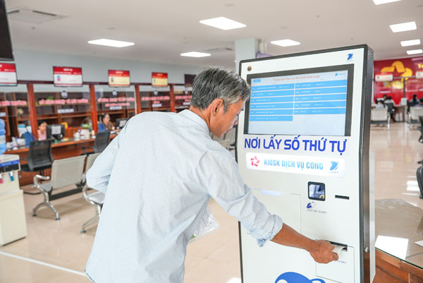 Nâng cao hiệu quả triển khai dịch vụ công trực tuyến và chuyển đổi số trong quản lý nhà nước.

