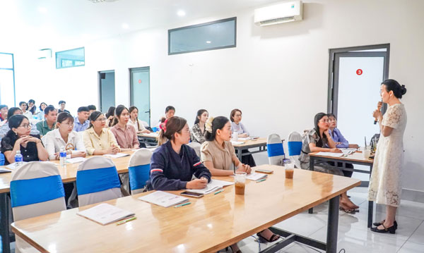 Doanh nghiệp nhỏ và vừa trên địa bàn tỉnh tham gia khóa đào tạo quản trị doanh nghiệp.

