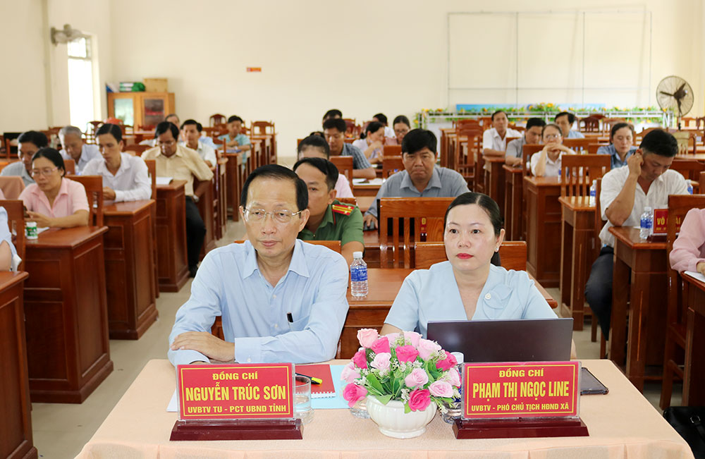 Đại biểu tham dự hội nghị.