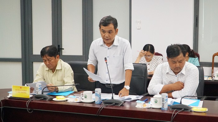 Đại biểu nêu ý kiến tại cuộc họp.