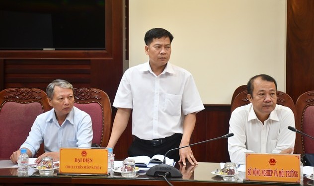 Đại diện sở, ngành báo cáo về công tác phòng, chống dịch bệnh.