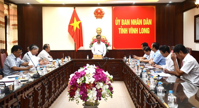 Phó Chủ tịch UBND tỉnh Châu Văn Hòa phát biểu chỉ đạo tại cuộc họp.