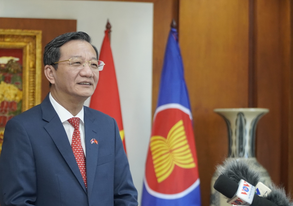 Đại sứ đặc mệnh toàn quyền nước CHXHCN Việt Nam tại nước CHDCND Lào Nguyễn Minh Tâm.
