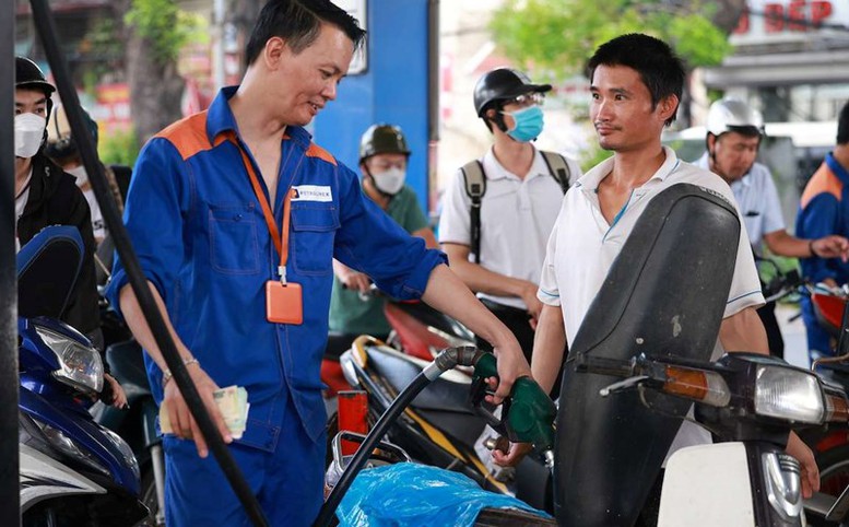 Kỳ điều hành ngày 25/6, giá xăng E10RON95-III đã giảm còn 19.916 đồng/lít, thấp hơn đáng kể so với mặt bằng giá trong những thời điểm căng thẳng trước đó

