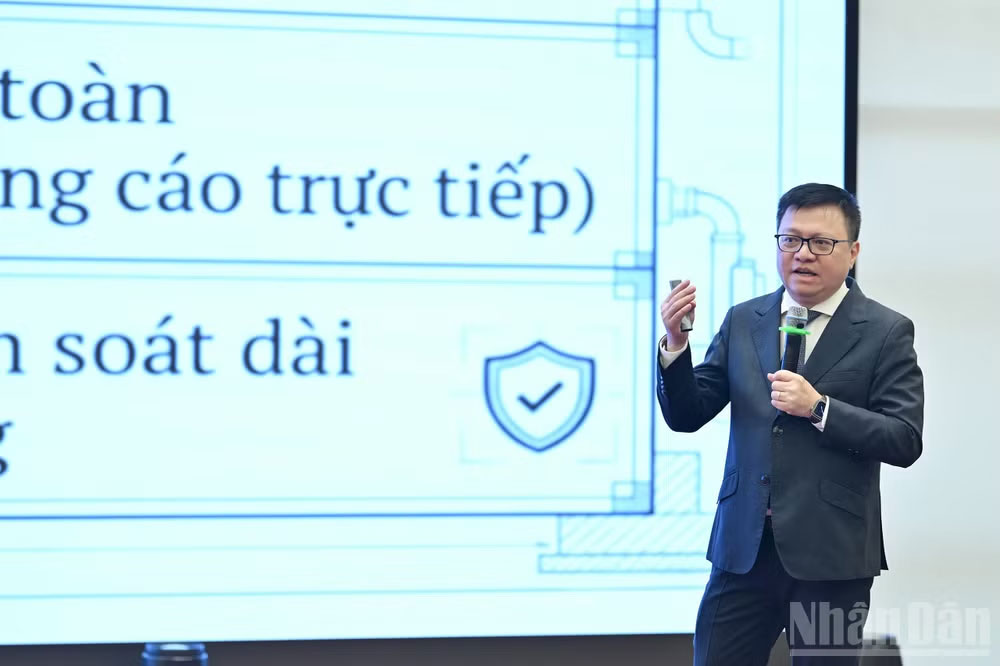 Theo nhà báo Lê Quốc Minh, AI không phải là thế lực thay thế mà là xung lực buộc báo chí phải tiến hóa. Ảnh: THỦY NGUYÊN