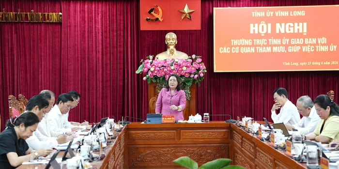 Thường trực Tỉnh ủy hội nghị giao ban với các cơ quan tham mưu, giúp việc