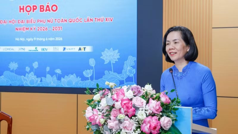 Phó Chủ tịch Hội Liên hiệp Phụ nữ Việt Nam Nguyễn Thị Minh Hương phát biểu tại họp báo.