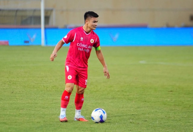 Quang Hải xuất sắc nhất V-League 2025 - 2026.

ẢNH: CLB CAHN

