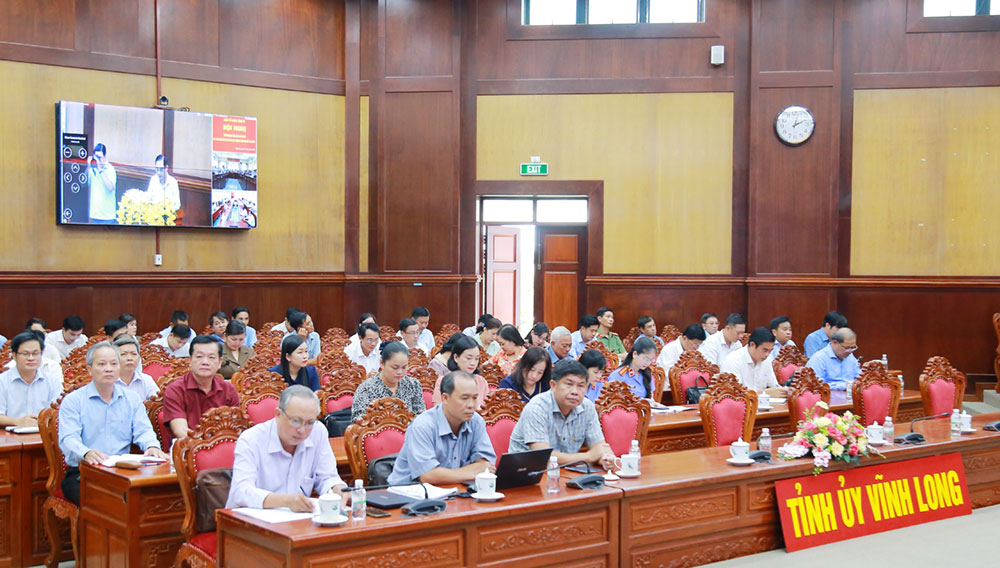 Đại biểu dự hội nghị tại điểm cầu Tỉnh ủy.