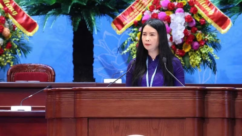 Phó Chủ tịch Thường trực Hội Liên hiệp Phụ nữ Việt Nam Trần Lan Phương trình bày Báo cáo kiểm điểm của Ban Chấp hành Trung ương Hội Liên hiệp Phụ nữ Việt Nam khóa XIII.
