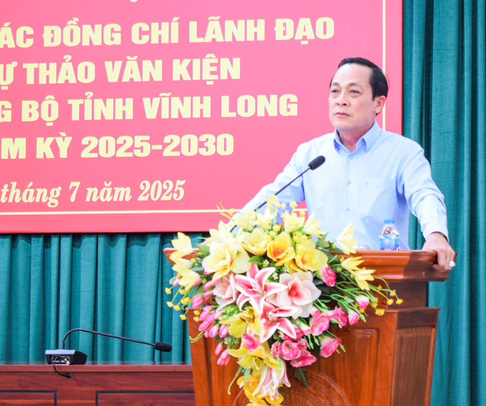 Phó Bí thư Tỉnh ủy Lâm Minh Đằng phát biểu tiếp thu ý kiến của đại biểu. Ảnh P. Tuyết