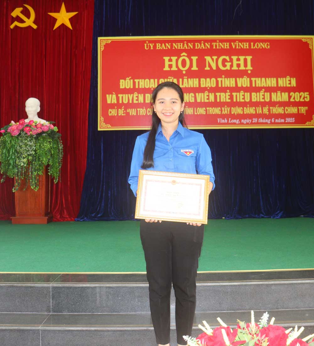 Chị Nguyễn Ngọc Cẩm Thu cho biết: Dù ở vị trí công tác nào chị vẫn luôn phấn đấu hoàn thành tốt nhiệm vụ được giao.
 