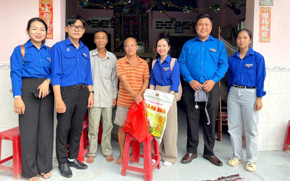 Hội Sinh viên (HSV) Trường ĐH Trà Vinh vừa được Trung ương HSV Việt Nam tặng cờ thi đua đơn vị xuất sắc trong công tác Hội và phong trào sinh viên năm học 2024-2025. 