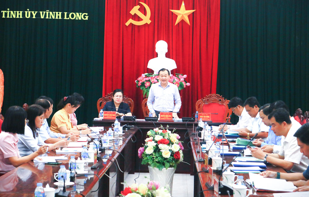 Đồng chí Nguyễn Minh Dũng- Phó Bí thư Tỉnh ủy, Chủ tịch HĐND tỉnh lưu ý một số vấn đề cần quan tâm tại hội nghị thẩm định văn kiện đại hội.