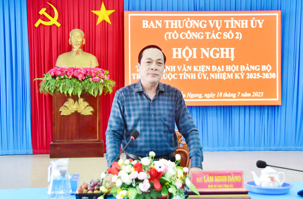 Đồng chí Lâm Minh Đằng- Phó Bí thư Tỉnh ủy phát biểu chỉ đạo hội nghị.