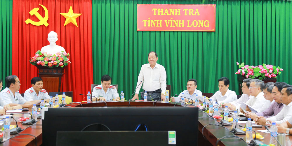 Đồng chí Lê Thanh Vân- Ủy viên Thường vụ Tỉnh ủy, Trưởng Ban Nội chính Tỉnh ủy phát biểu tại buổi làm việc với Thanh tra tỉnh.