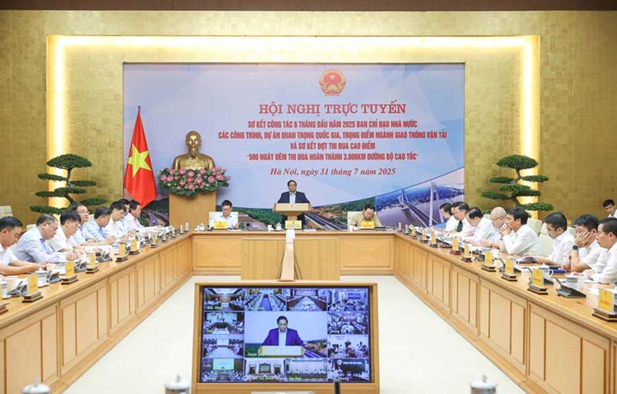 Hội nghị trực tuyến sơ kết công tác 6 tháng đầu năm 2025 của Ban Chỉ đạo và sơ kết đợt thi đua cao điểm 500 ngày đêm thi đua hoàn thành 3.000 km đường bộ cao tốc - Ảnh: VGP/Nhật Bắc