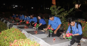 Tổ chức Lễ thắp nến tri ân tại các nghĩa trang liệt sĩ