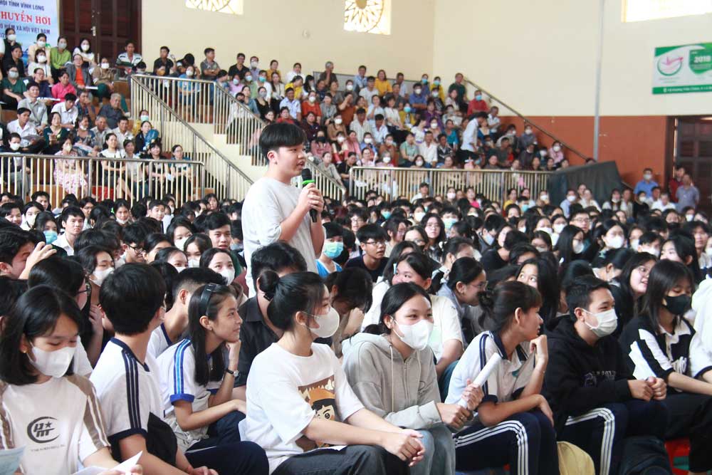 Học sinh chuẩn bị vào lớp 10 cần cẩn trọng nghiên cứu, thẳng thắn đặt câu hỏi cho nhà trường để lựa chọn môn học phù hợp.