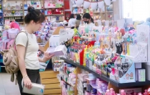 Sôi động thị trường sách giáo khoa, đồ dùng học tập