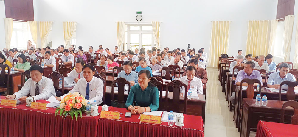 Đại biểu tham dự kỳ họp. 
