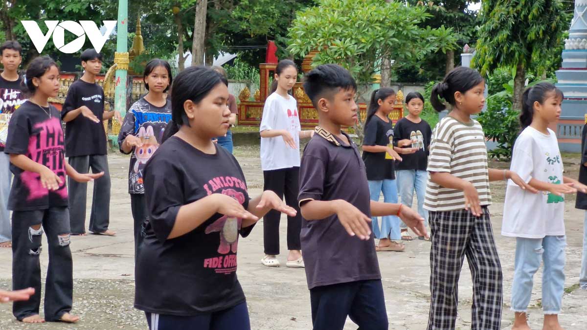 Lớp dạy múa giúp các em có thêm hoạt động lành mạnh trong dịp nghỉ hè