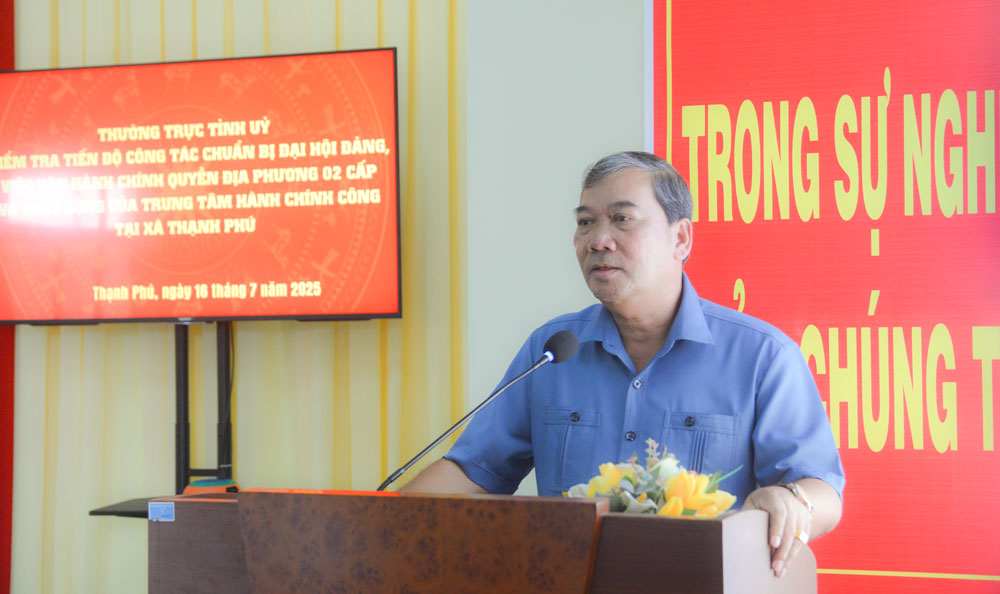 Phó Bí thư Tỉnh ủy- Kim Ngọc Thái phát biểu kết luận tại buổi làm việc với Đảng ủy xã Thạnh Phú.