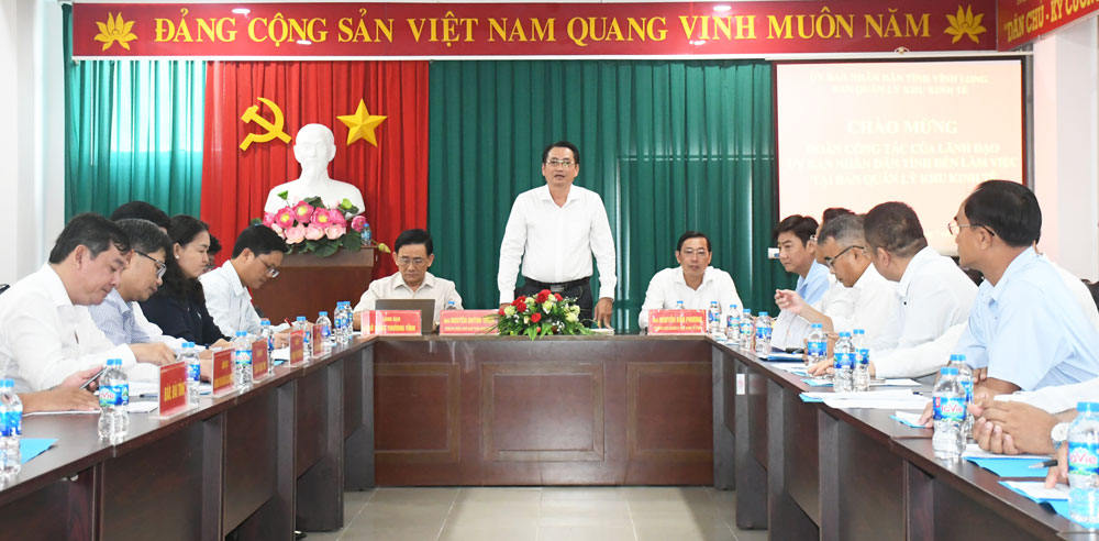 Phó Chủ tịch UBND tỉnh- Nguyễn Quỳnh Thiện làm việc với Ban Quản lý KKT tỉnh. 