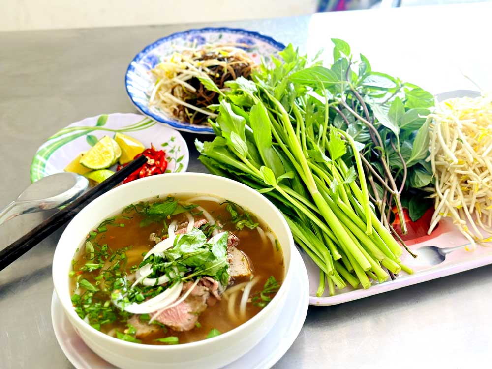 Bún bò Huế có nhiều biến tấu độc đáo.
