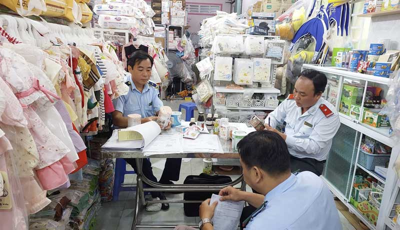 Lực lượng chức năng tăng cường đấu tranh, ngăn chặn, đẩy lùi tình trạng buôn lậu, gian lận thương mại, hàng giả, xâm phạm quyền sở hữu trí tuệ.