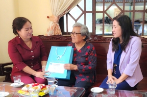 Chủ tịch Hội Liên hiệp phụ nữ tỉnh thăm nữ lãnh đạo qua các thời kỳ