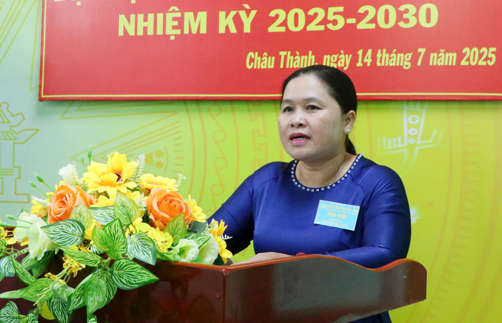 Bà Kiên Thị Thanh Xuân- Phó Bí thư Thường trực Đảng ủy xã Châu Thành phát biểu chỉ đạo Đại hội.