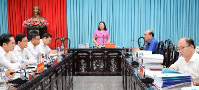Thẩm định văn kiện Đại hội Đảng bộ 48 xã, phường khu vực Bến Tre (cũ)