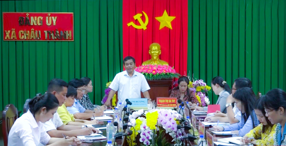 Đồng chí Kim Rương phát biểu tại buổi kiểm tra, giám sát hoạt động của xã Châu Thành, sáng 18/7.