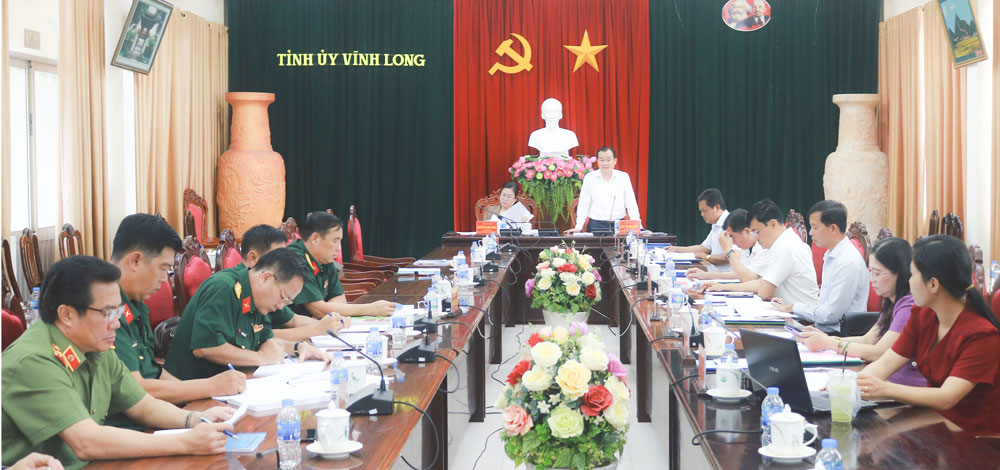 Đồng chí Nguyễn Minh Dũng- Phó Bí thư Tỉnh ủy, Chủ tịch HĐND tỉnh phát biểu tại hội nghị thẩm định văn kiện đại hội.