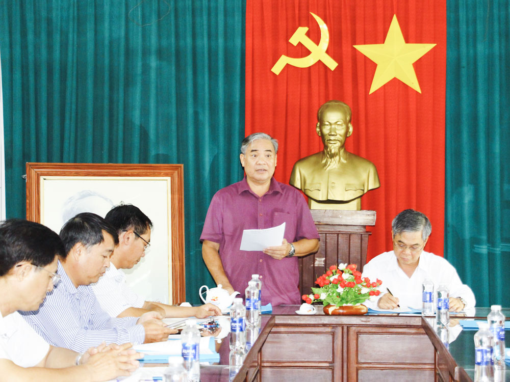 Chủ tịch Liên minh HTX tỉnh- Thái Phước Lộc đề xuất nhiều vấn đề tại buổi làm việc.