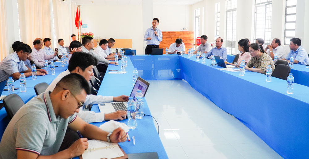 Đại biểu chia sẻ và đánh giá kết quả nghiên cứu ứng dụng các giải pháp kinh tế tuần hoàn trong nông nghiệp.

