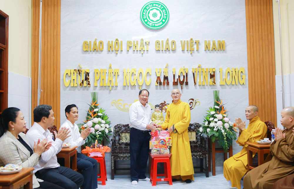  Đồng chí Lê Thanh Vân và đoàn công tác Ban Nội chính Tỉnh ủy đến thăm Ban Trị sự GHPG Việt Nam tỉnh Vĩnh Long.