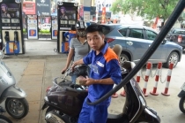 Giá xăng RON 95 tăng lên gần 20.000 đồng/lít